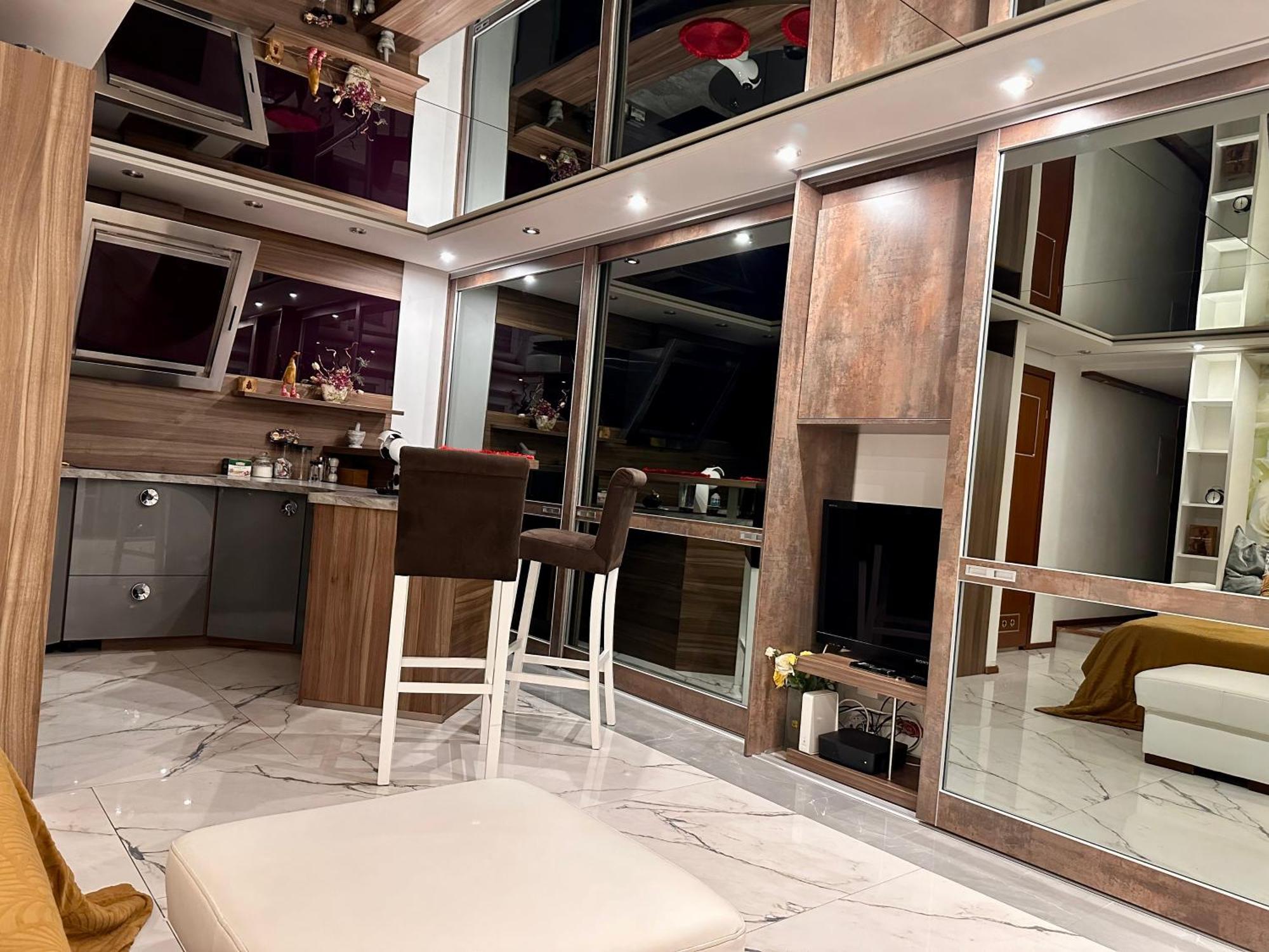 Deluxury Mirror Apartament Centrum Warszawa Eksteriør billede