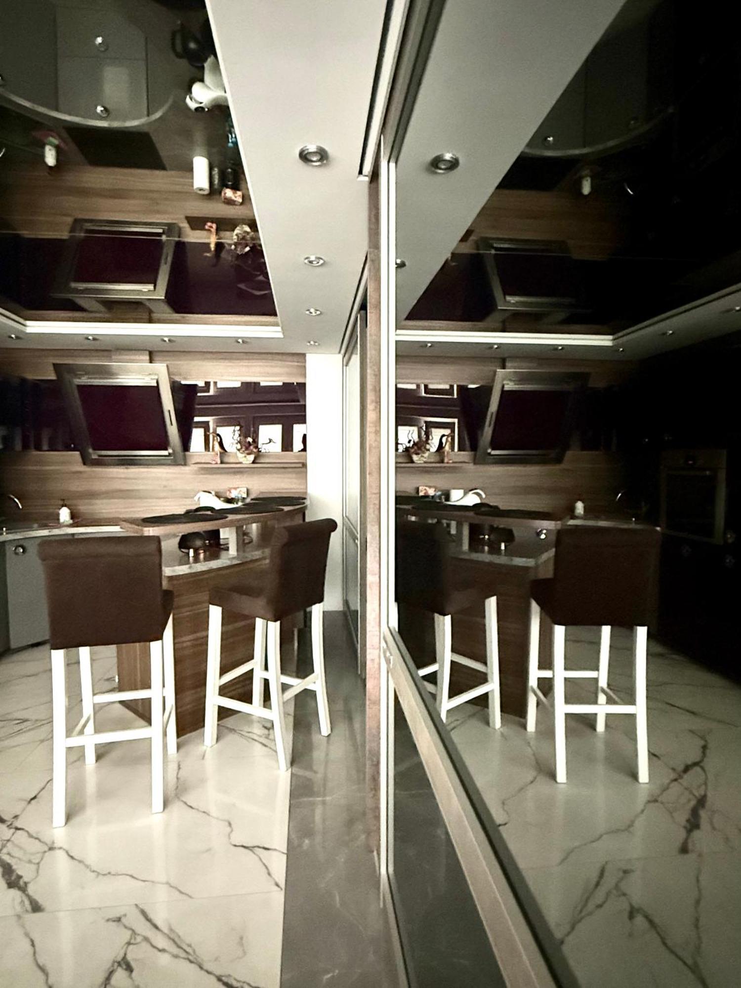 Deluxury Mirror Apartament Centrum Warszawa Eksteriør billede