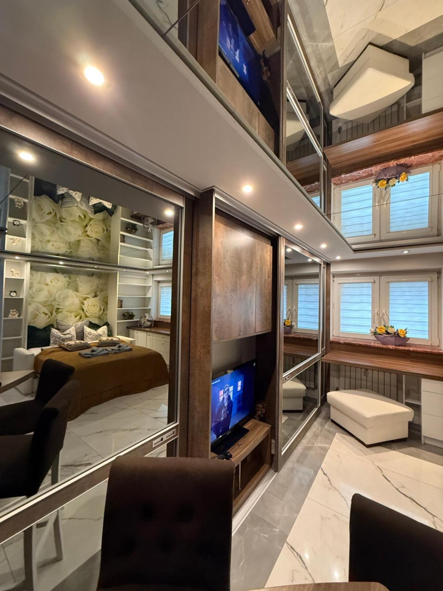 Deluxury Mirror Apartament Centrum Warszawa Eksteriør billede