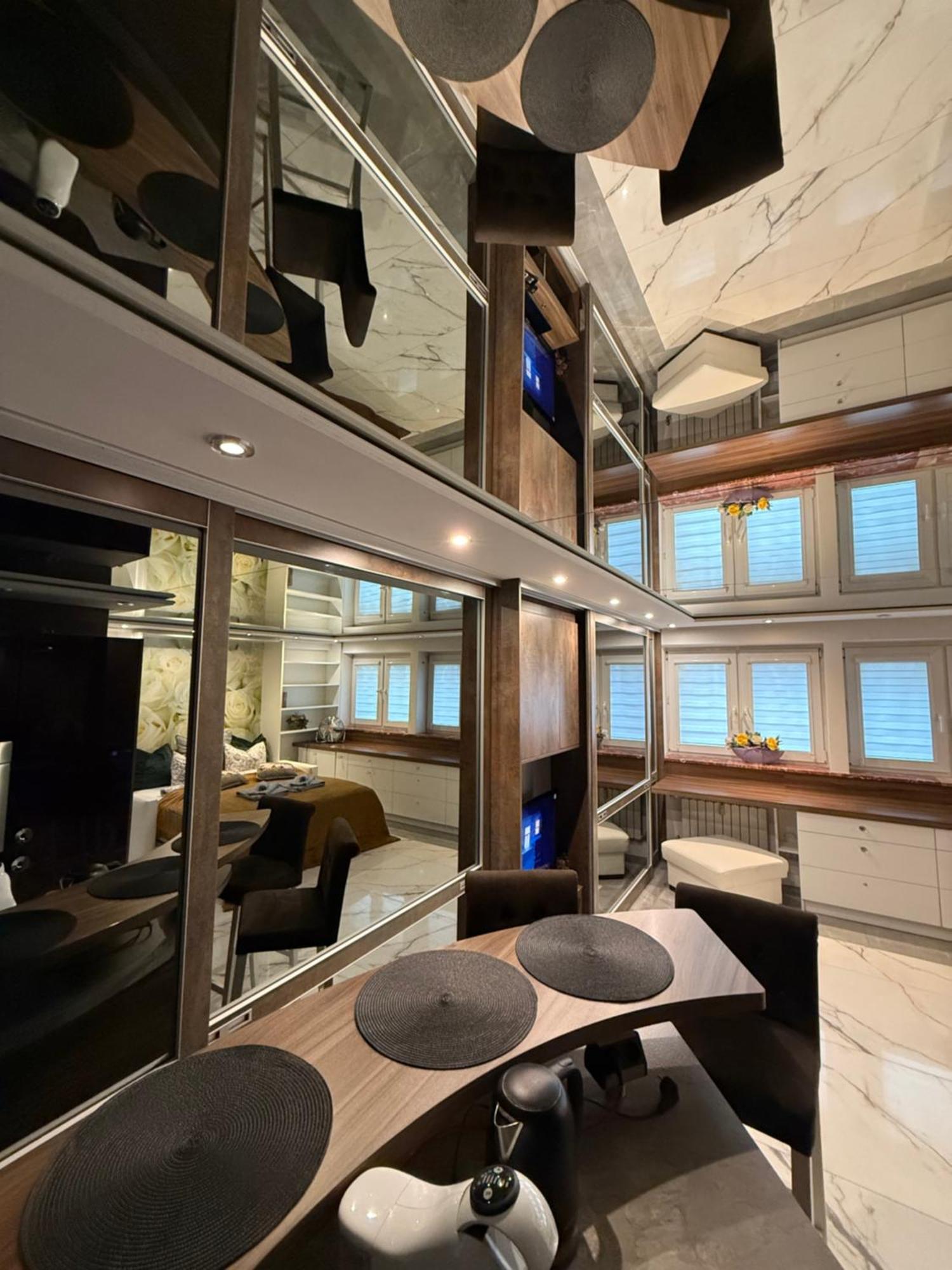 Deluxury Mirror Apartament Centrum Warszawa Eksteriør billede